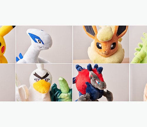ピカチュウとビクティニがハイタッチしているマスコットなど
